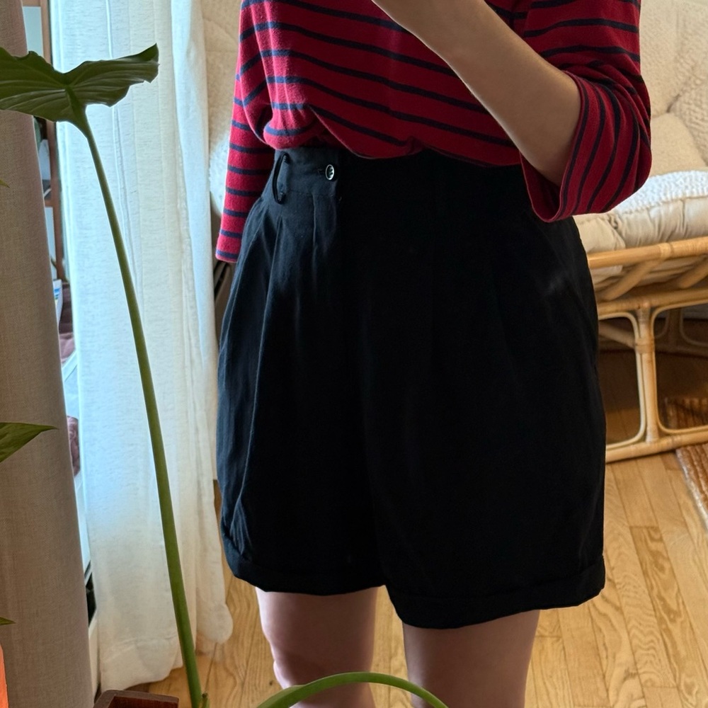 Comme Des Garcons 100% Wool High Waisted Black Pleated Fully Lined Shorts Size M